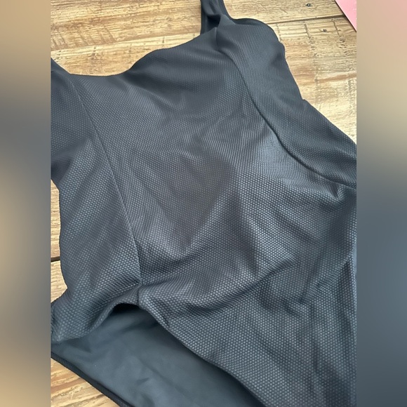 ๐ Revolve X Anthropologie X L*SPACE BALBOA ONE PIECE IN BLACK - Picture 6 of 15